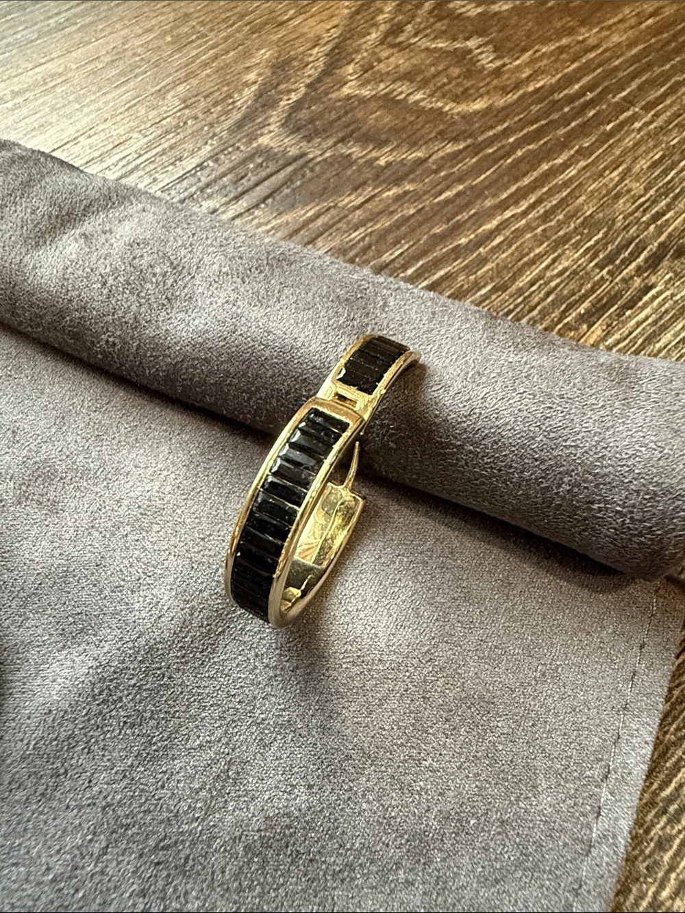 Kendra Scott Gold Tone Black Inlay Hoop Earrings - Picture 3 of 6